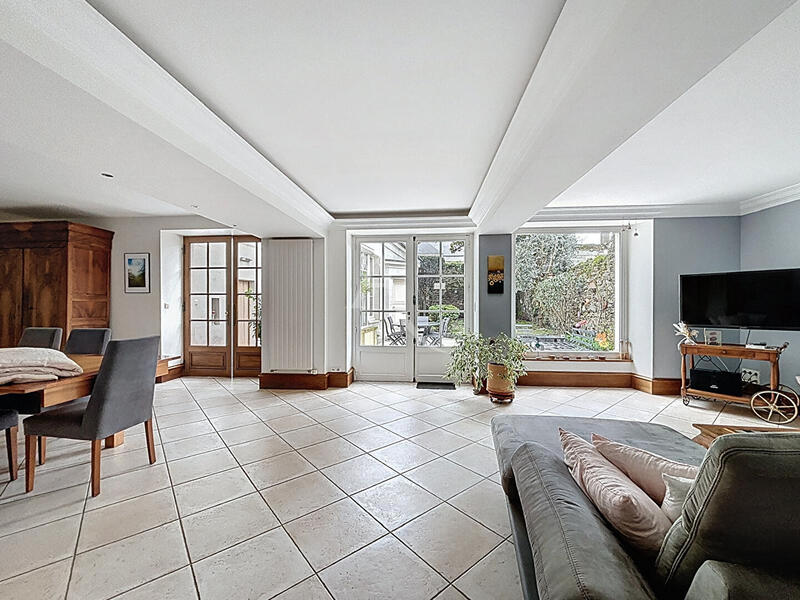 Maison - 308 m² - 12 pièces