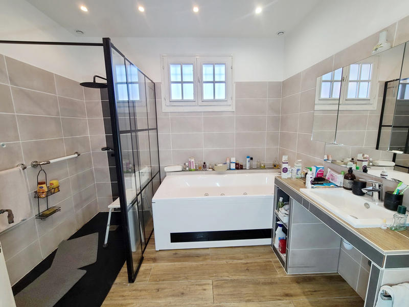 Maison - 194 m² - 6 pièces