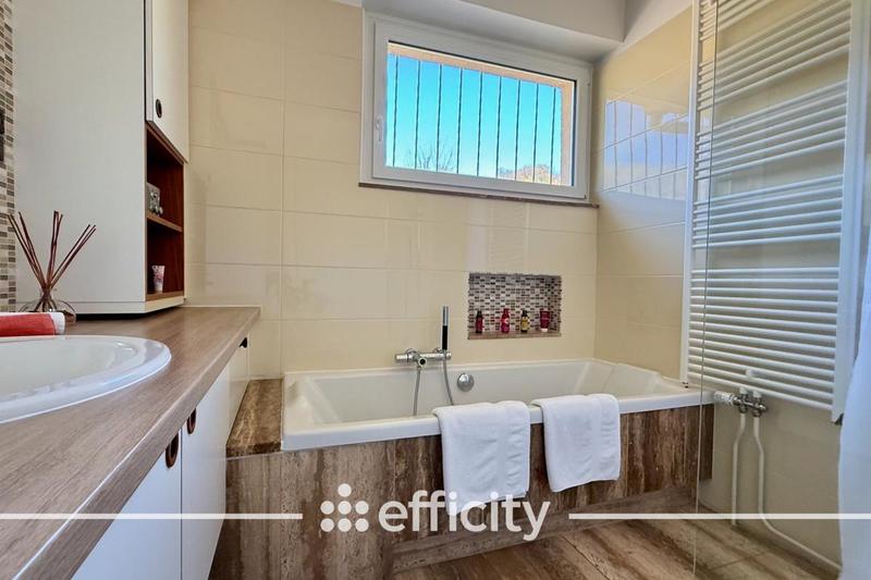 Maison - 383 m² - 12 pièces