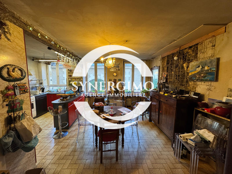 Appartement - 138 m² - 6 pièces