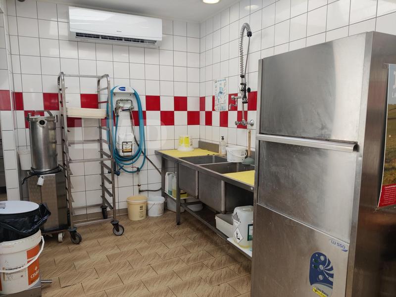 Local commercial - 164 m² - 6 pièces