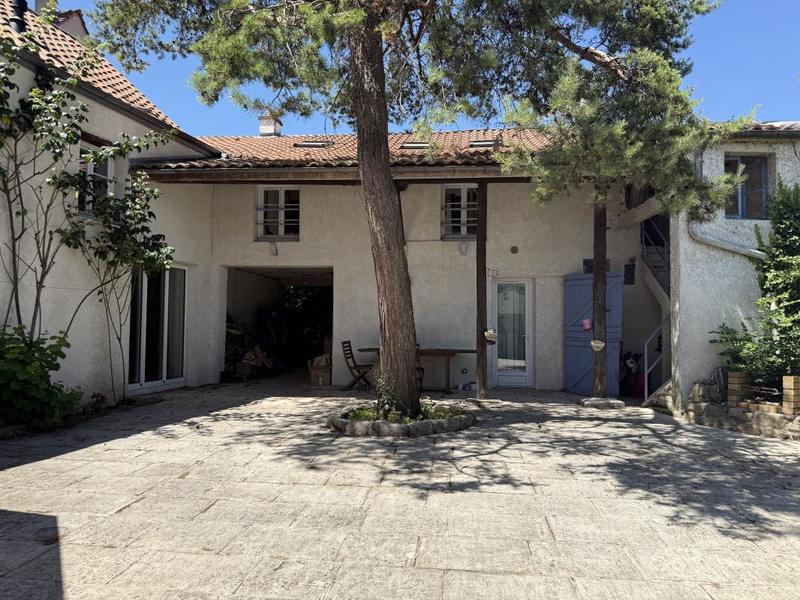 Maison - 250 m² - 10 pièces