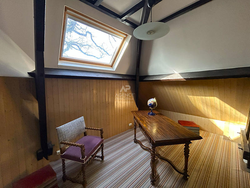 Maison - 215 m² - 9 pièces