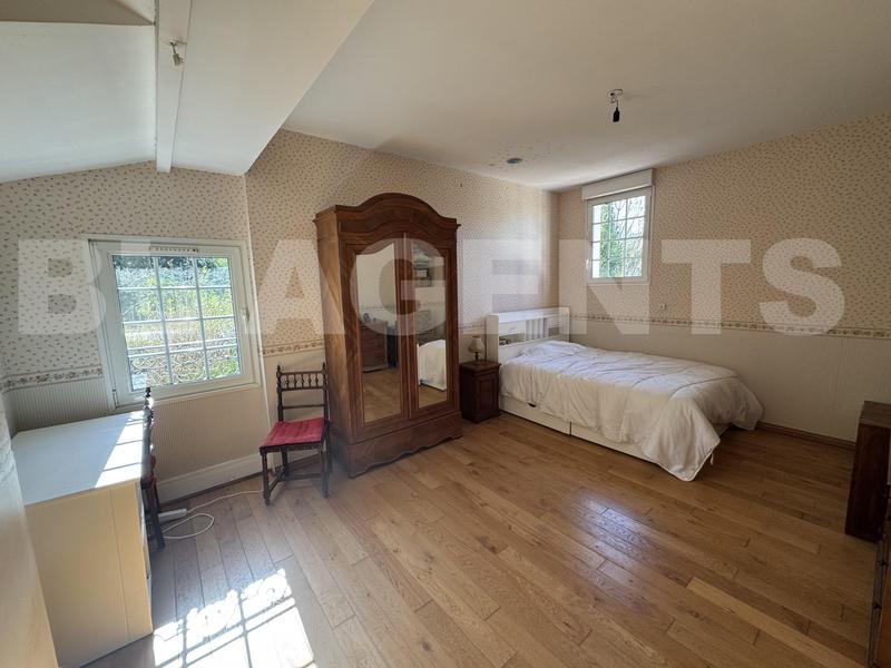 Maison - 300 m² - 8 pièces