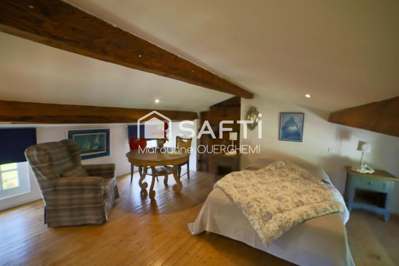 Maison - 484 m² - 12 pièces