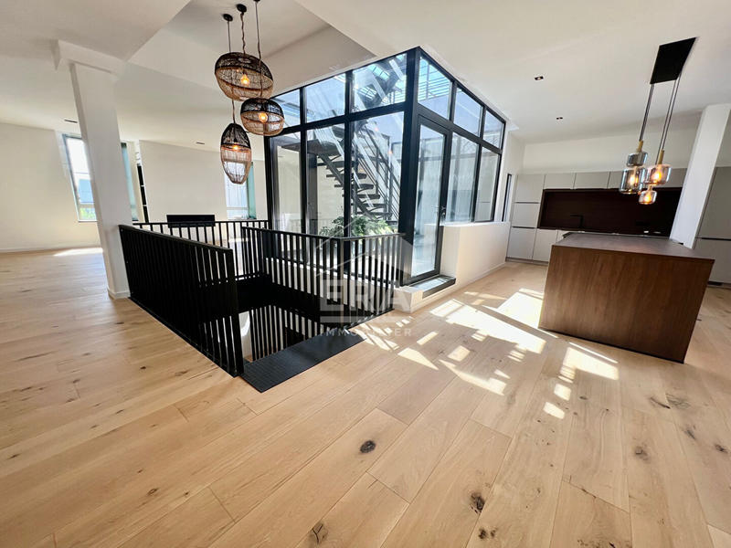 Appartement - 216 m² - 4 pièces