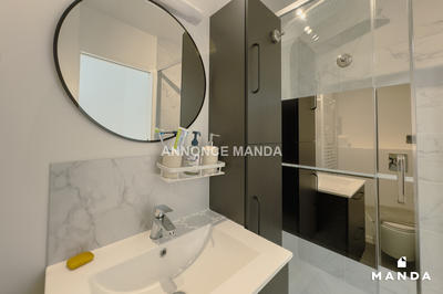 Chambre - 9 m² - 6 pièces