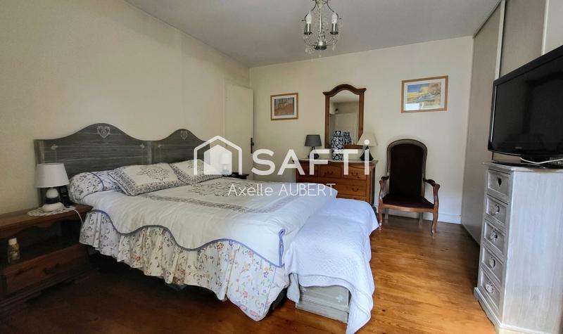 Maison - 213 m² - 8 pièces