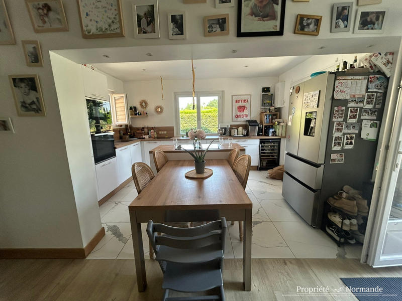 Maison - 215 m² - 8 pièces