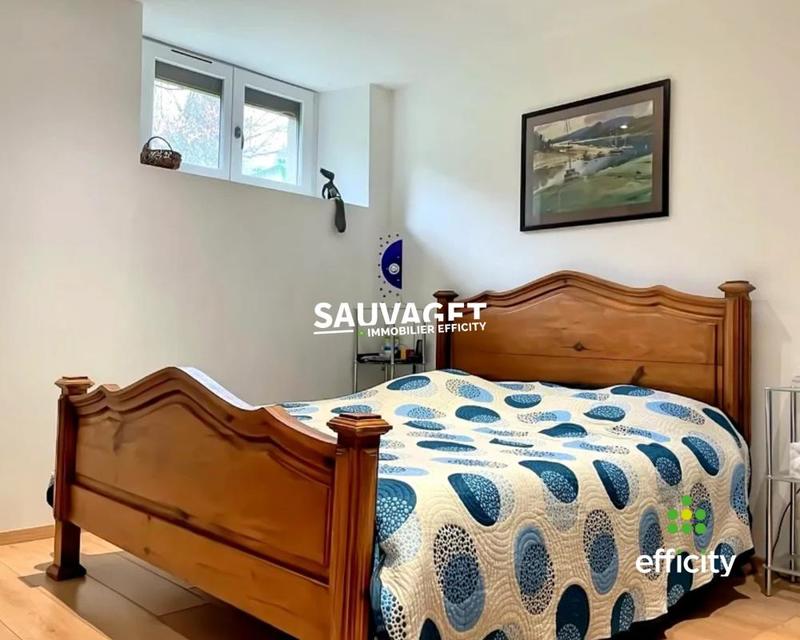 Maison - 320 m² - 11 pièces