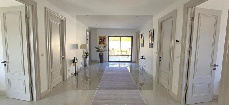 Maison - 315 m² - 8 pièces