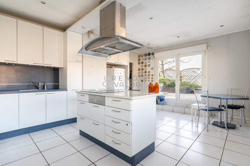 Appartement - 240 m² - 7 pièces