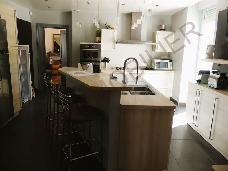 Demeure - 210 m² - 7 pièces