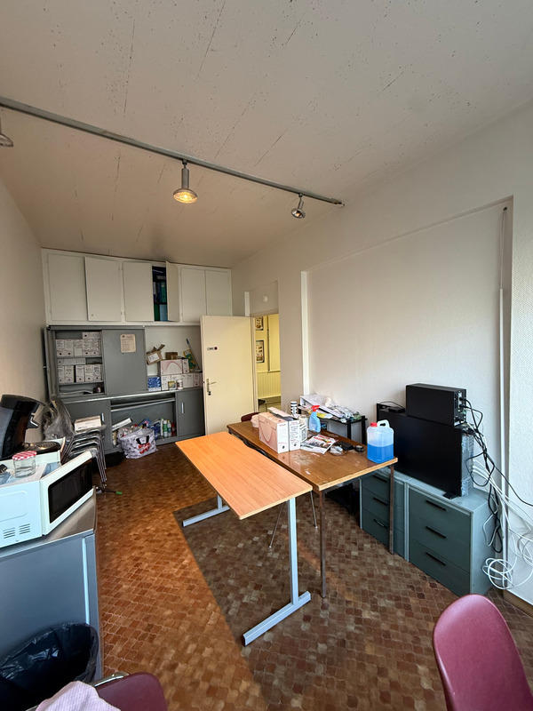 Local commercial - 93 m² - 4 pièces