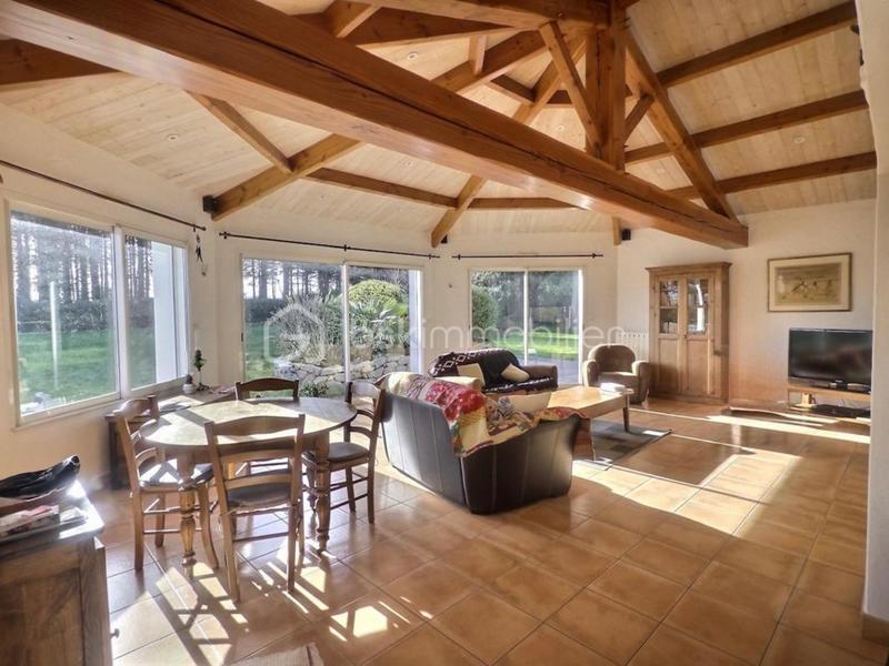 Propriété - 136 m² - 6 pièces