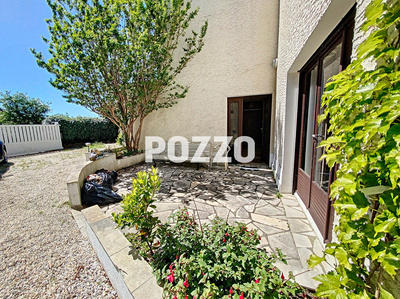 Maison - 202 m² - 9 pièces