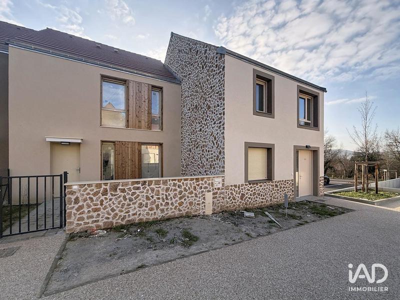 Maison - 92 m² - 4 pièces