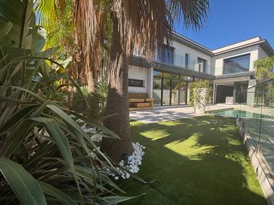 Maison - 261 m² - 7 pièces