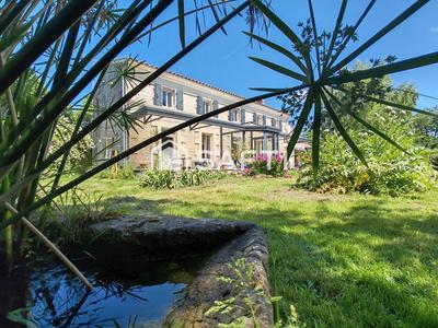 Maison - 249 m² - 8 pièces