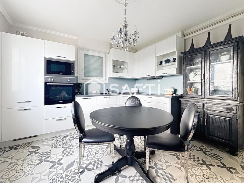 Maison - 180 m² - 7 pièces