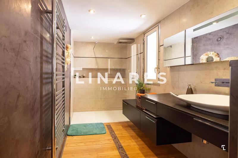 Maison - 239 m² - 6 pièces