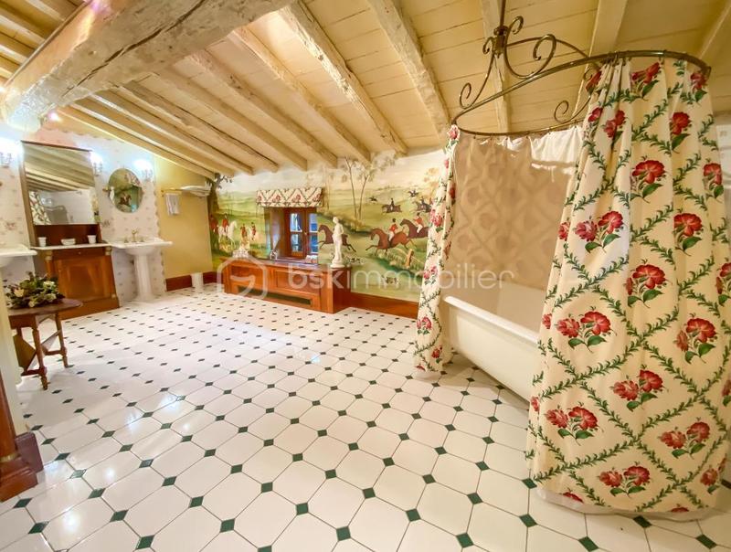 Demeure - 1 500 m² - 25 pièces