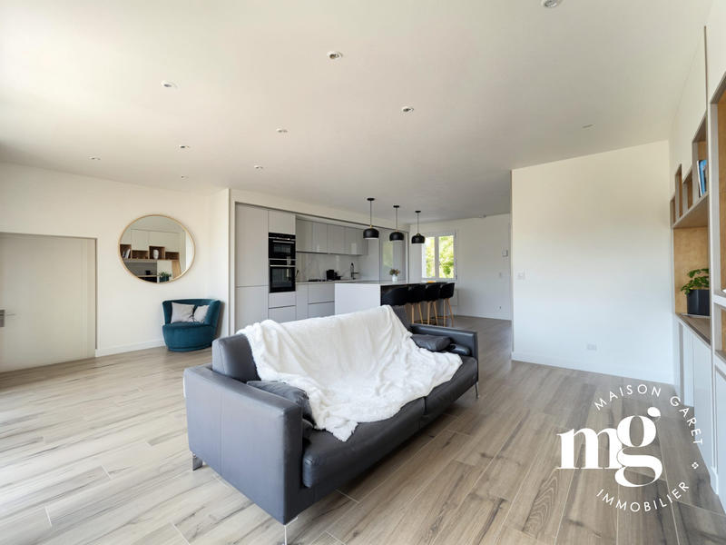 Maison - 187 m² - 8 pièces