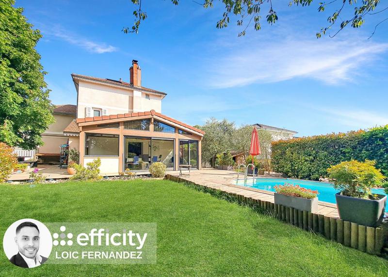 Maison - 260 m² - 8 pièces