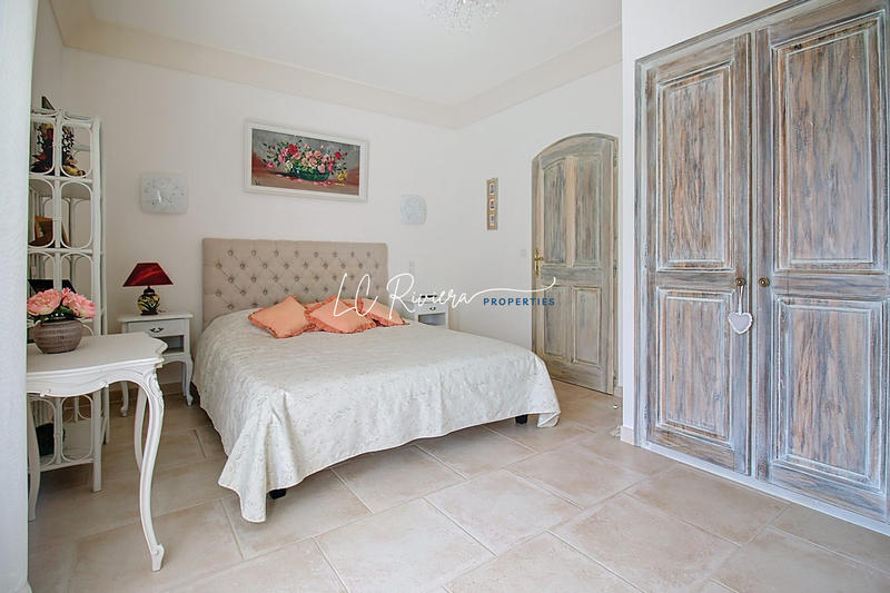 Villa - 325 m² - 10 pièces