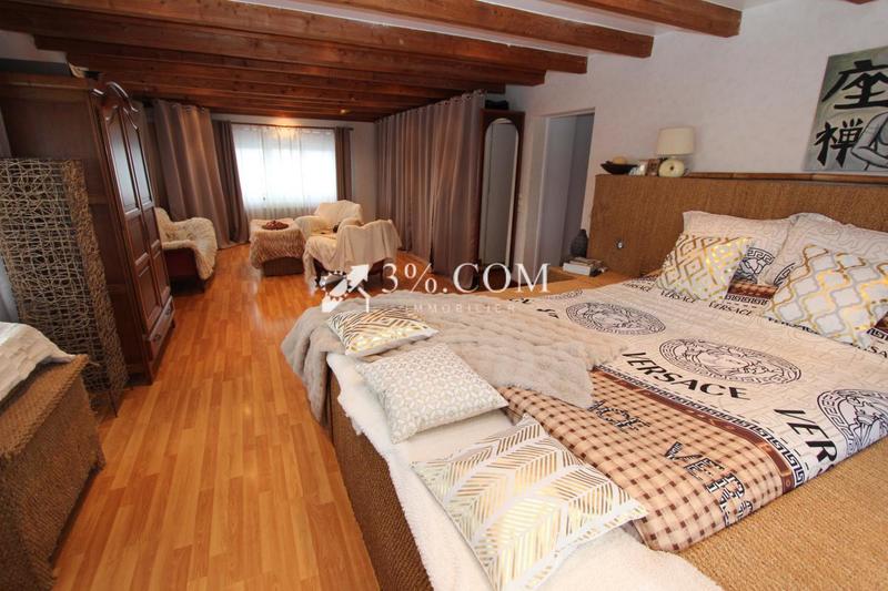 Maison - 240 m² - 8 pièces