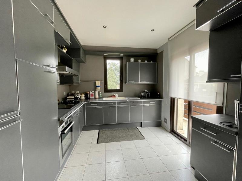 Maison - 330 m² - 9 pièces