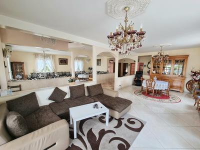 Maison - 330 m² - 10 pièces