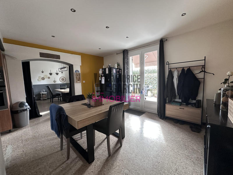 Maison - 234 m² - 9 pièces