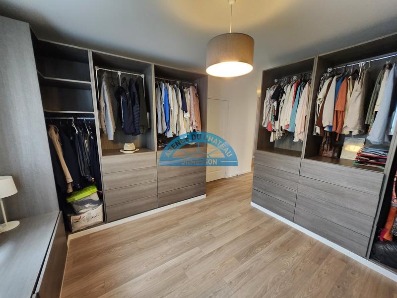 Maison - 240 m² - 9 pièces