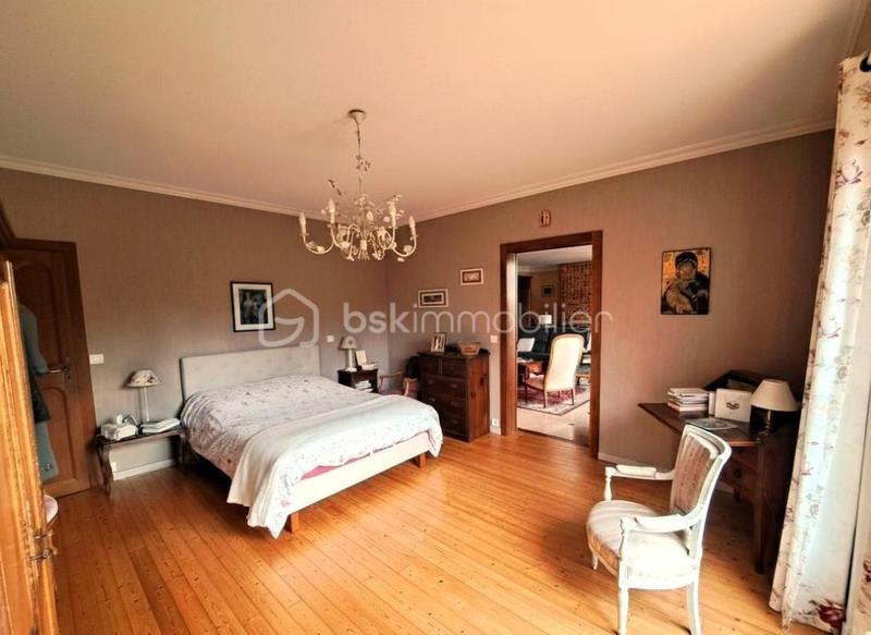 Pavillon - 209 m² - 8 pièces