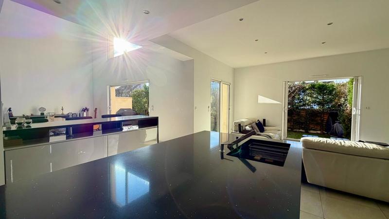 Maison - 261 m² - 6 pièces