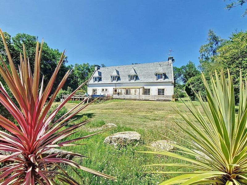 Propriété - 234 m² - 8 pièces