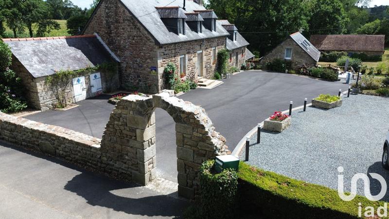 Maison - 218 m² - 10 pièces