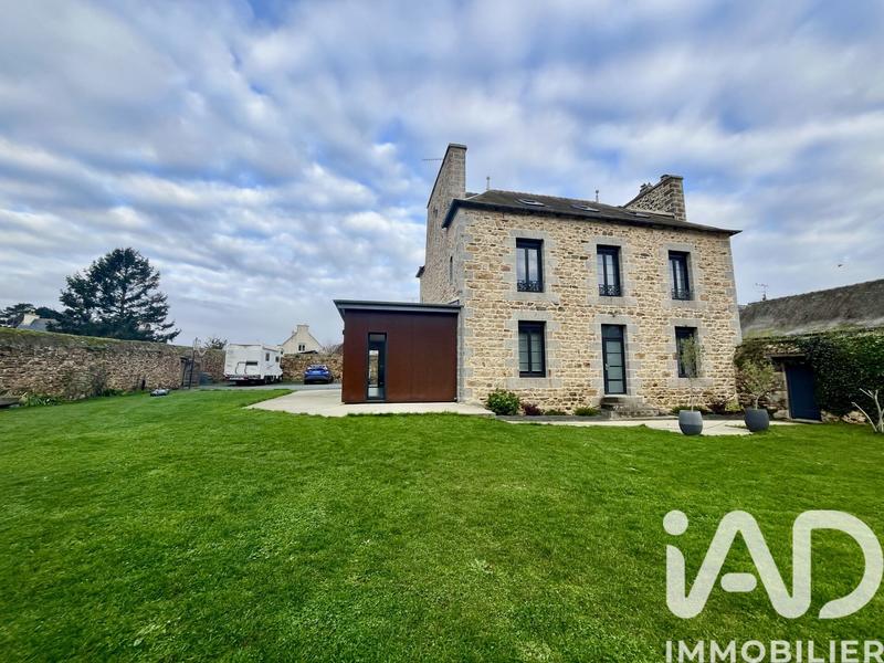 Maison - 225 m² - 10 pièces