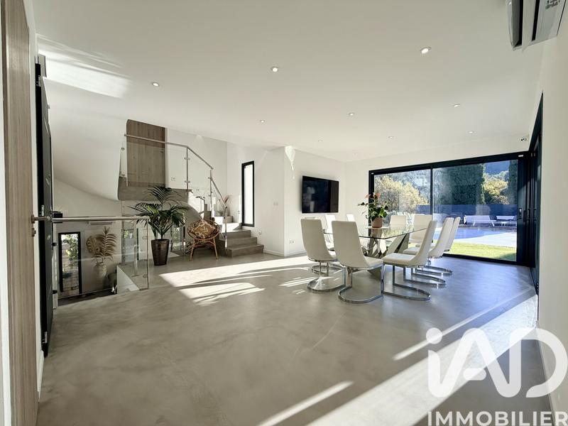 Maison - 177 m² - 6 pièces