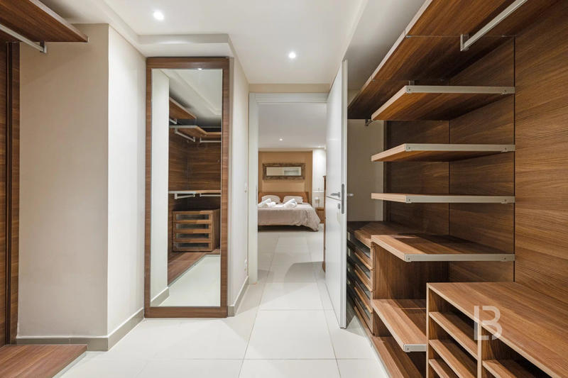 Maison - 588 m² - 8 pièces