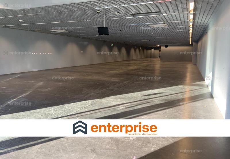 Local commercial - 725 m²