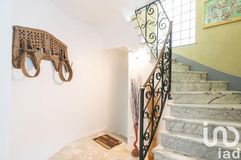 Maison - 235 m² - 11 pièces