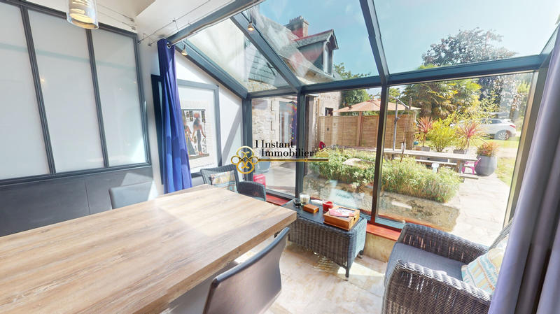 Demeure - 240 m² - 11 pièces