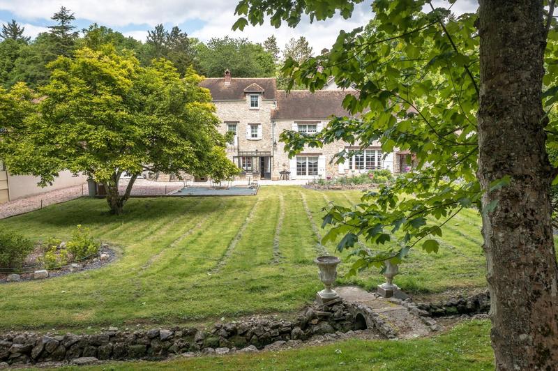 Maison - 180 m² - 8 pièces