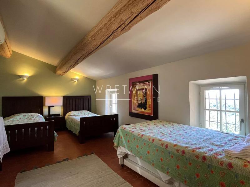 Mas - 251 m² - 8 pièces