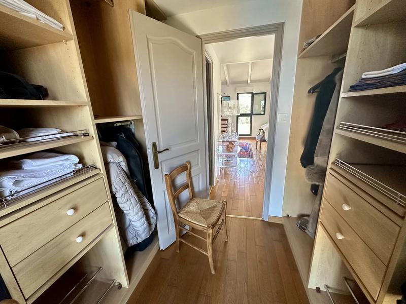 Propriété - 270 m² - 6 pièces