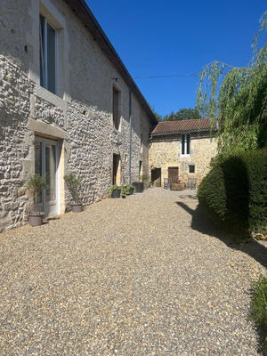 Maison - 350 m² - 4 pièces