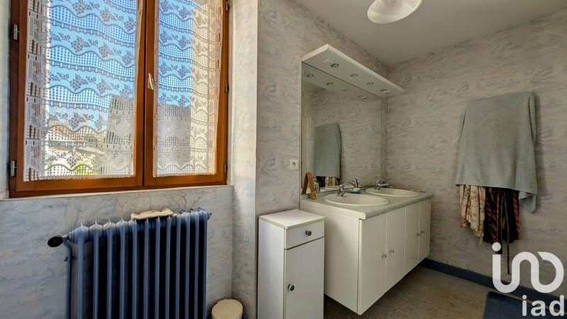 Maison - 230 m² - 8 pièces