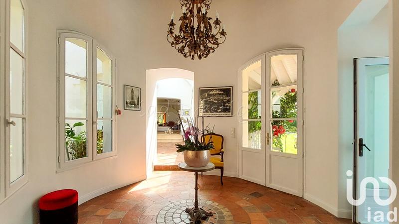 Maison - 868 m² - 14 pièces